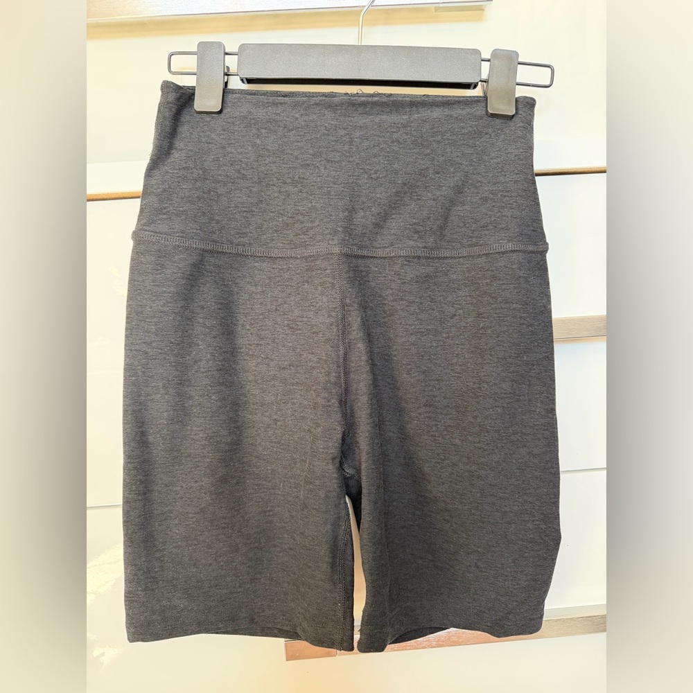 Beyond Yoga darkest night Spacedye Keep Pace 5" Short